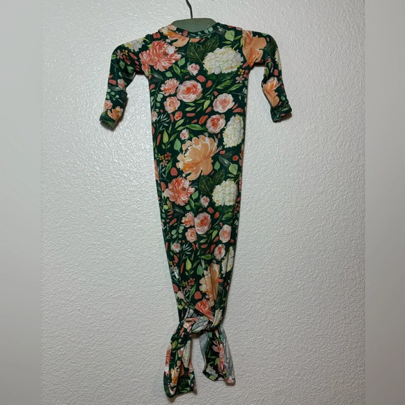 Gigi & Max Floral Newborn Sleeper PJs One Piece Sz NB | baby | ruffles | button - Picture 6 of 8